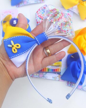 Tiara Laço em Pé Coleção Escolar